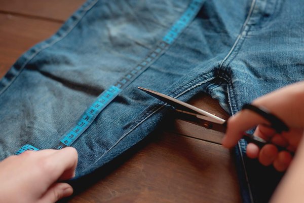 What Are the Environmental Benefits of Upcycling in the UK Fashion Industry?